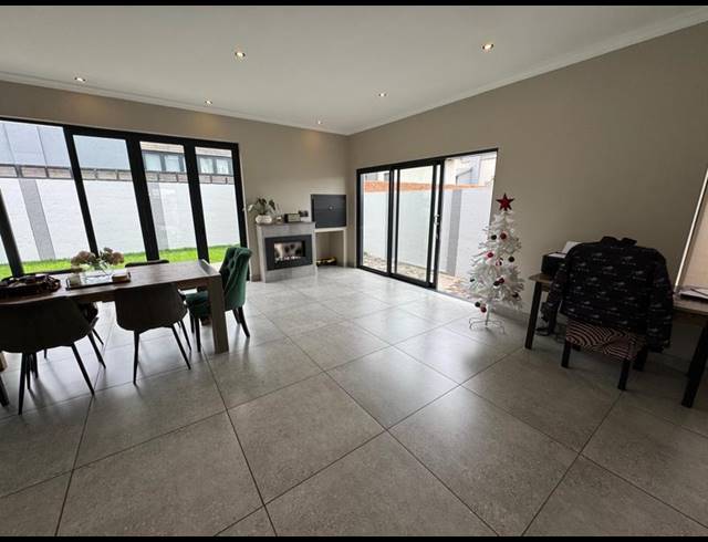 3 BEDROOM HOUSE FOR SALE IN GLEN ERASMIA